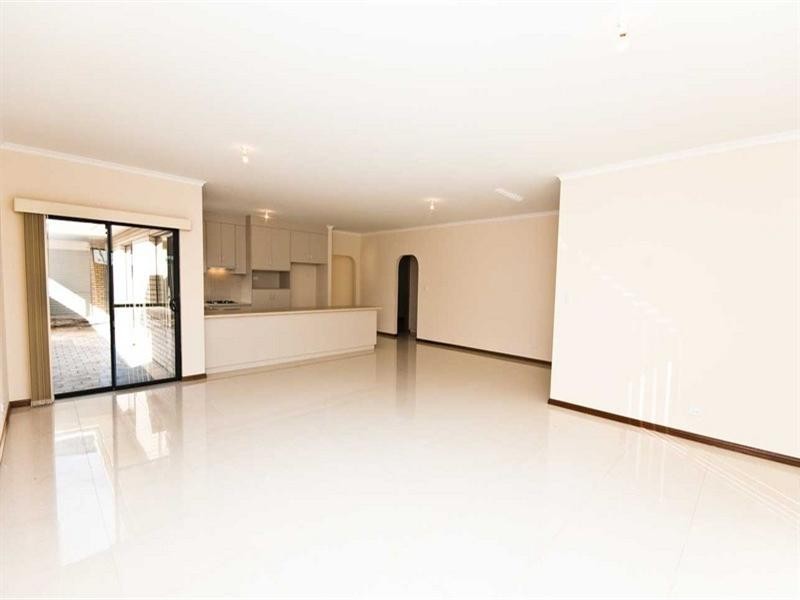 18 Beaconsfield Road, Mansfield Park SA 5012