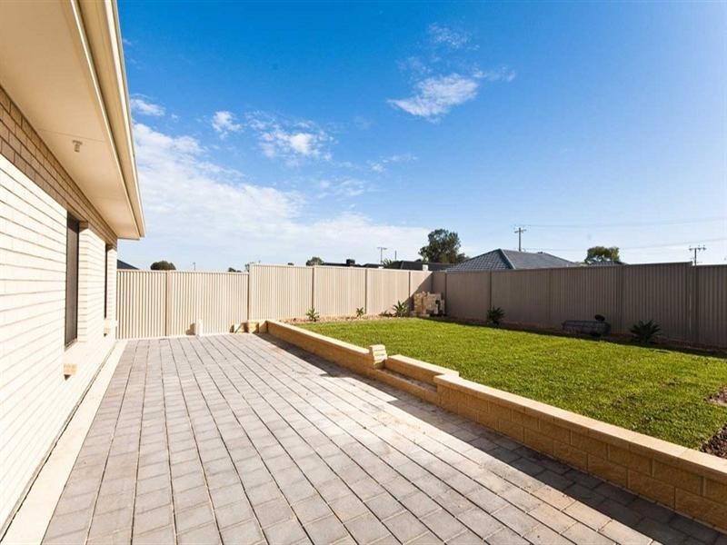 18 Beaconsfield Road, Mansfield Park SA 5012