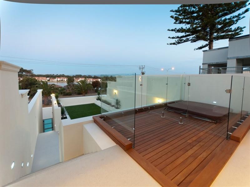 70 Seaview Road, Tennyson SA 5022