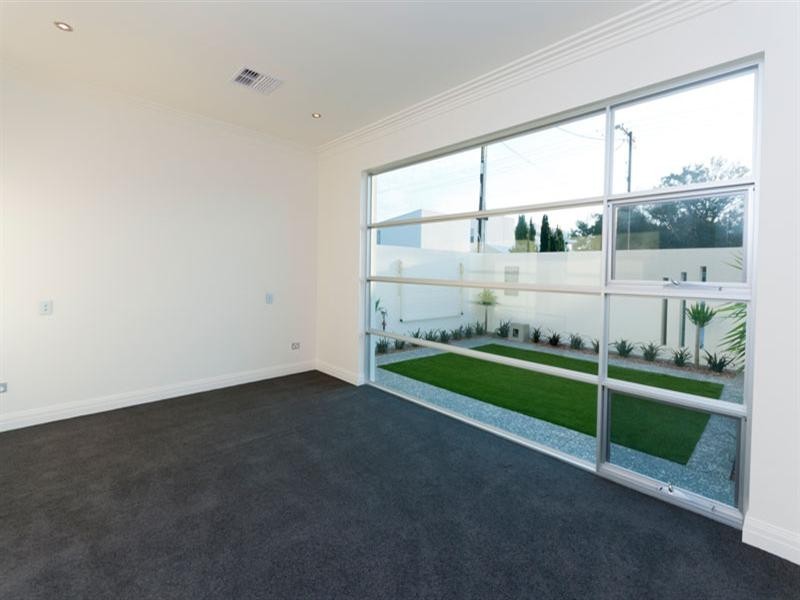 70 Seaview Road, Tennyson SA 5022