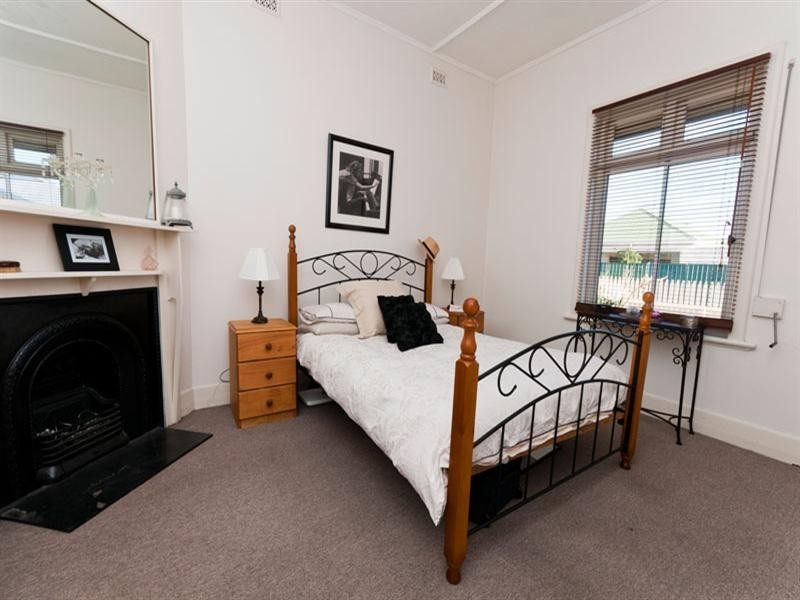 8 Penola Street, Kilkenny SA 5009