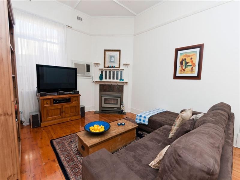 8 Penola Street, Kilkenny SA 5009