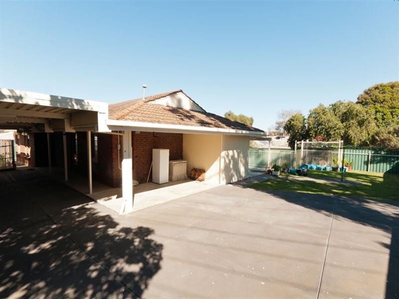 11 Katarama Road, Fairview Park SA 5126