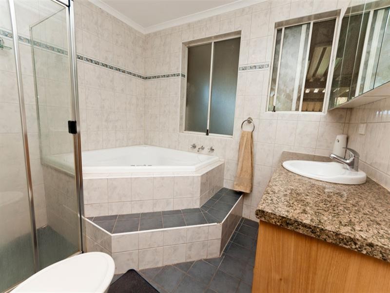 11 Katarama Road, Fairview Park SA 5126