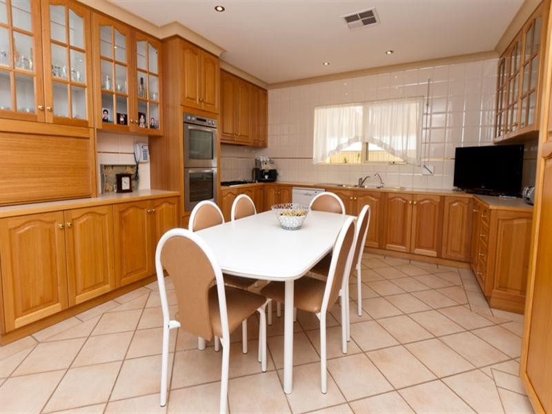 77 Fairford Terrace, West Lakes Shore SA 5020