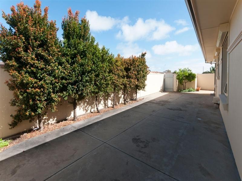 77 Fairford Terrace, West Lakes Shore SA 5020