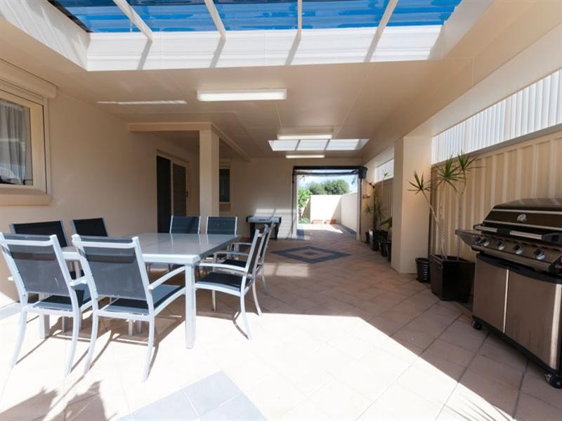 77 Fairford Terrace, West Lakes Shore SA 5020