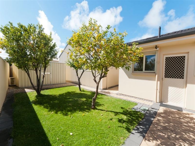 77 Fairford Terrace, West Lakes Shore SA 5020