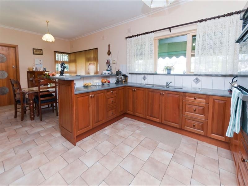 33 Kings Road, Salisbury Downs SA 5108
