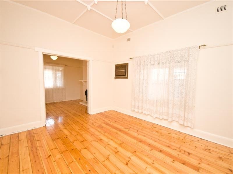 41 Hughes Street North, Woodville SA 5011