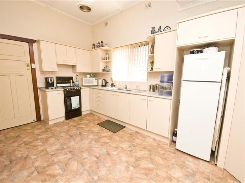 14 Hughes Street South, Woodville SA 5011