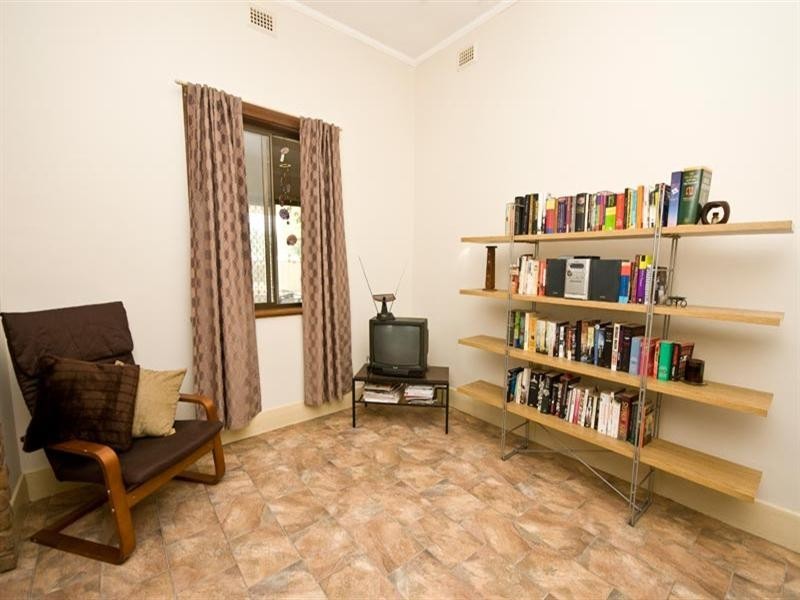 14 Hughes Street South, Woodville SA 5011