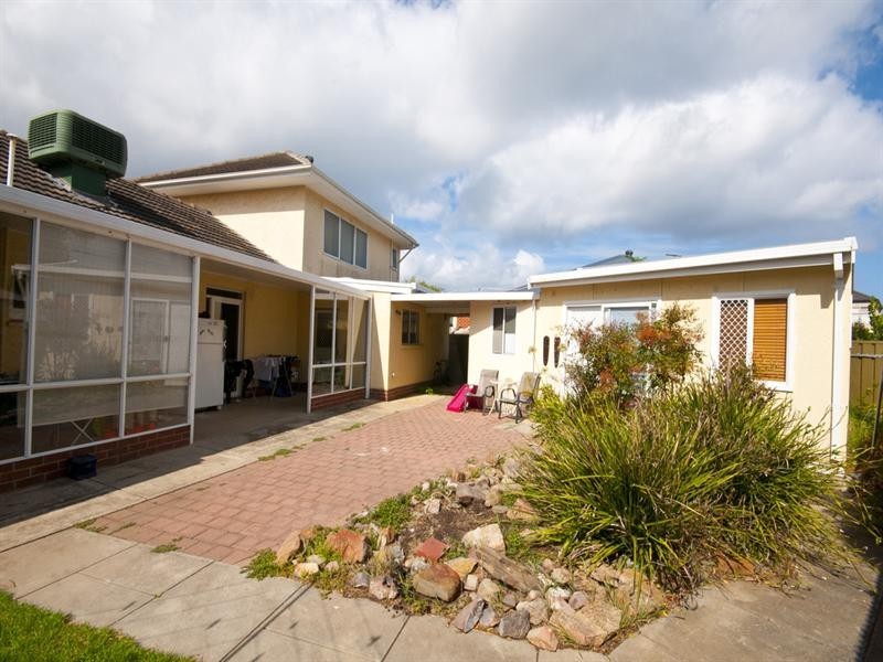 98 Halsey Road, Henley Beach South SA 5022