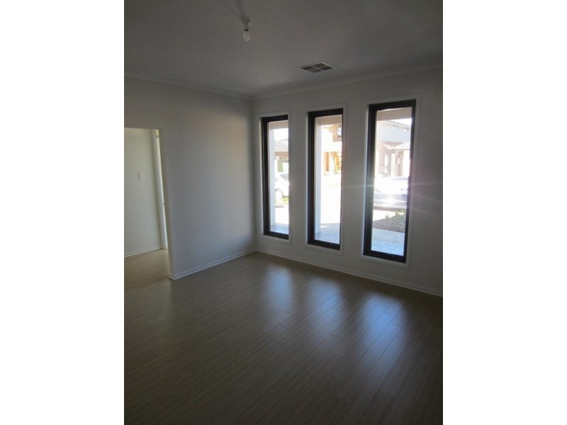 8 Emery Place, Woodville SA 5011