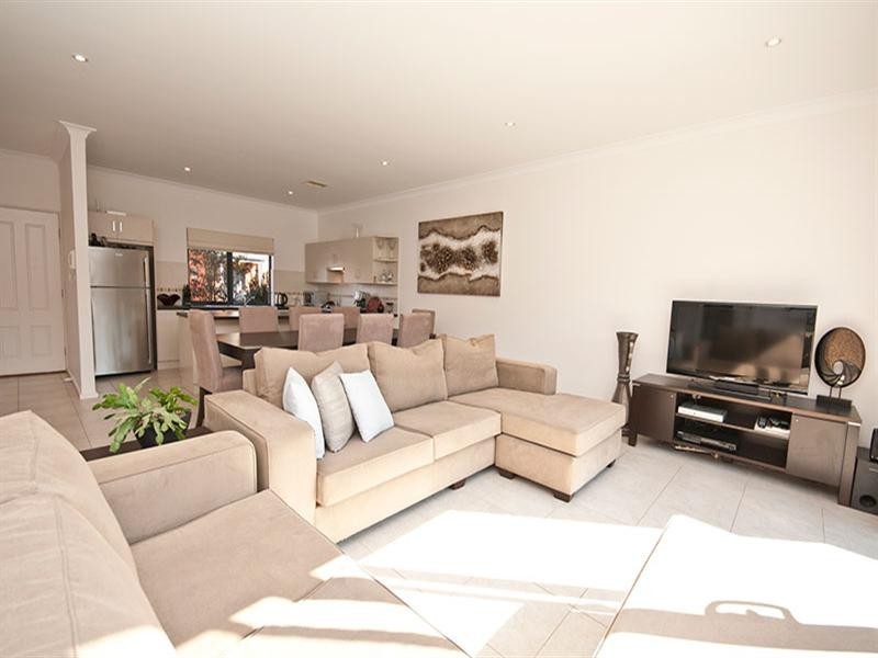 2/213 Findon Road, Findon SA 5023