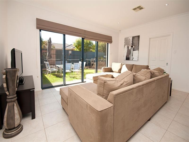 2/213 Findon Road, Findon SA 5023