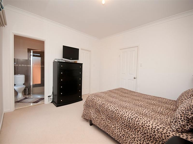 2/213 Findon Road, Findon SA 5023