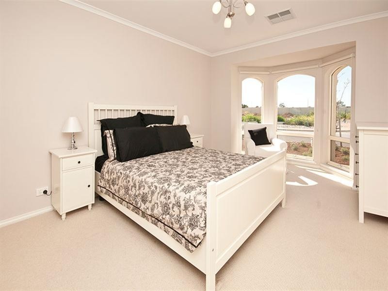 8 Warner Avenue, Findon SA 5023