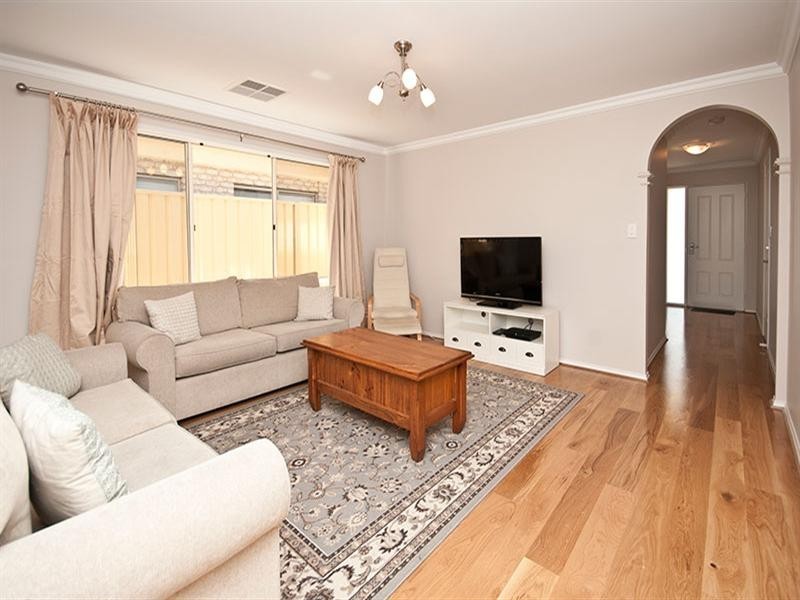 8 Warner Avenue, Findon SA 5023