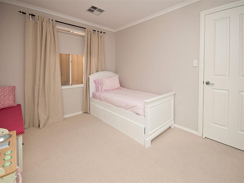 8 Warner Avenue, Findon SA 5023