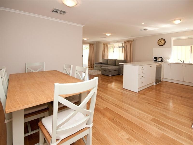 8 Warner Avenue, Findon SA 5023