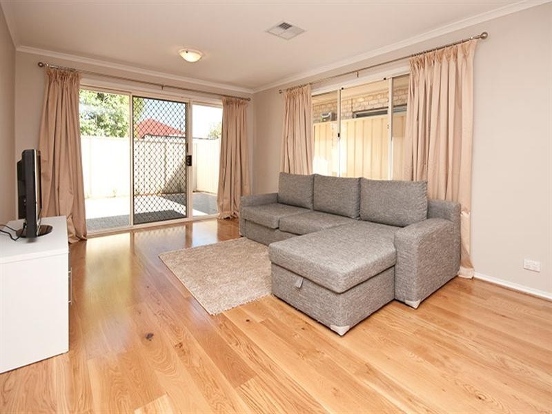 8 Warner Avenue, Findon SA 5023