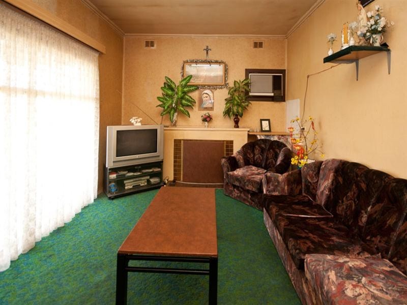 42 Fourth Avenue, Woodville Gardens SA 5012