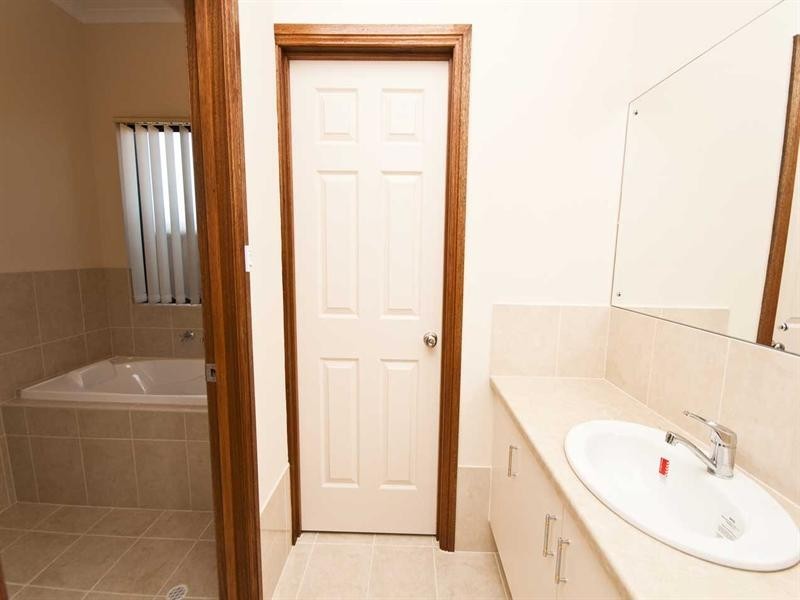 18 Beaconsfield Road, Mansfield Park SA 5012