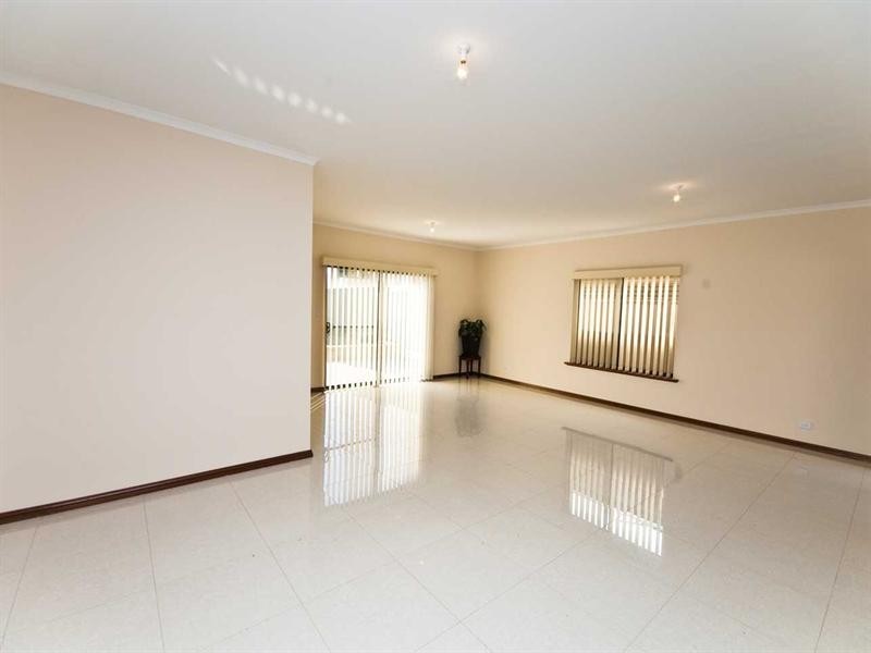 18 Beaconsfield Road, Mansfield Park SA 5012