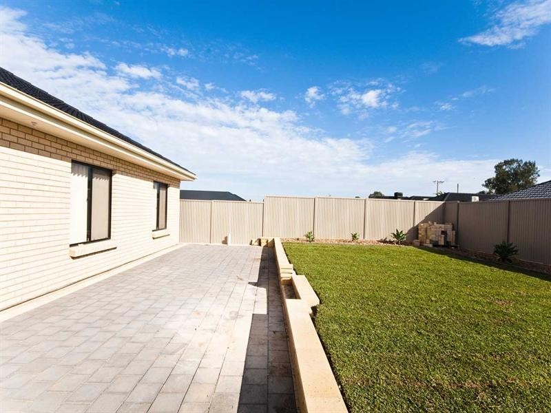 18 Beaconsfield Road, Mansfield Park SA 5012