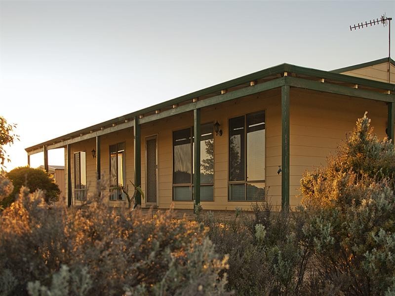 1 Heales Way, Green Head WA 6514