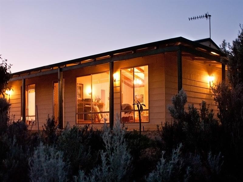 1 Heales Way, Green Head WA 6514