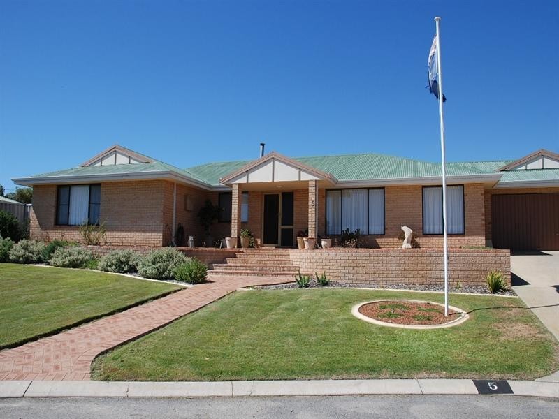 5 Curlew Place, Jurien Bay WA 6516