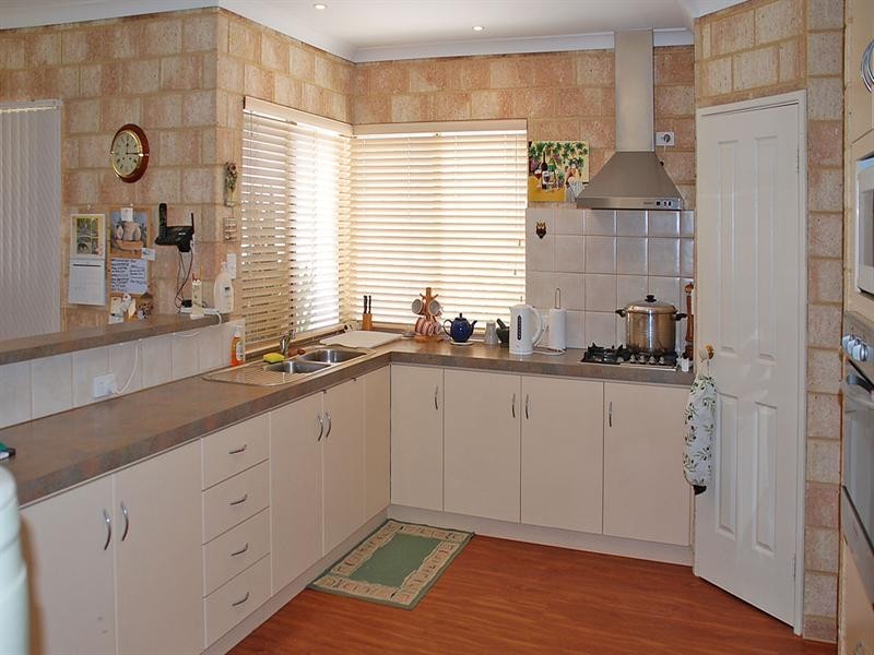 6 Aquilla Street, Jurien Bay WA 6516