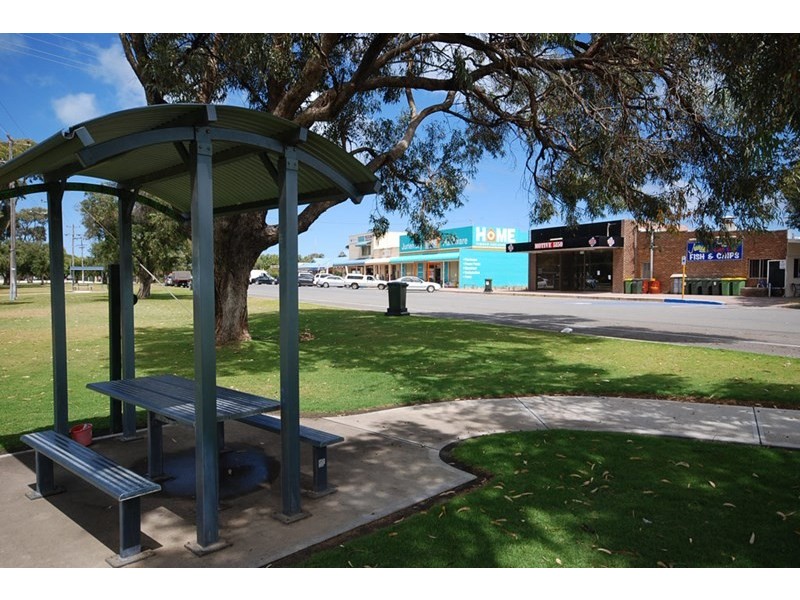 4 Whitfield Road, Jurien Bay WA 6516