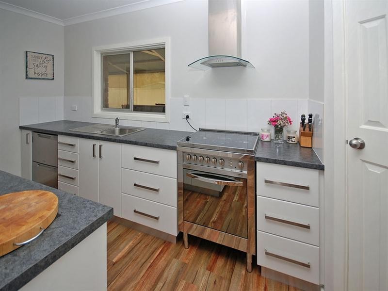 16 Whitfield Road, Jurien Bay WA 6516