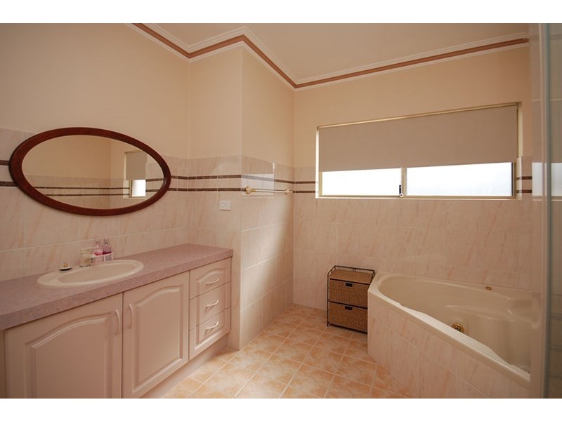 18 Casuarina Crescent, Jurien Bay WA 6516