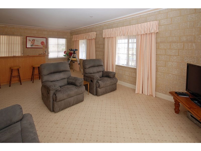 18 Casuarina Crescent, Jurien Bay WA 6516