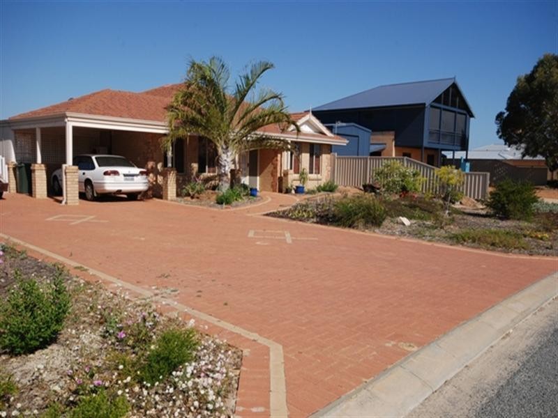 18 Heales Way, Green Head WA 6514