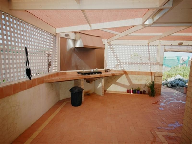 18 Heales Way, Green Head WA 6514