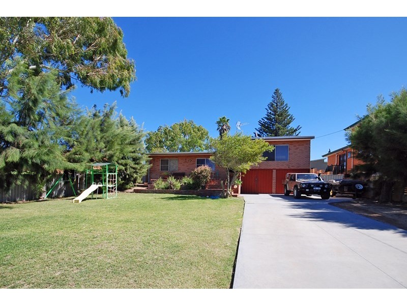 8 Hawaii Road, Jurien Bay WA 6516