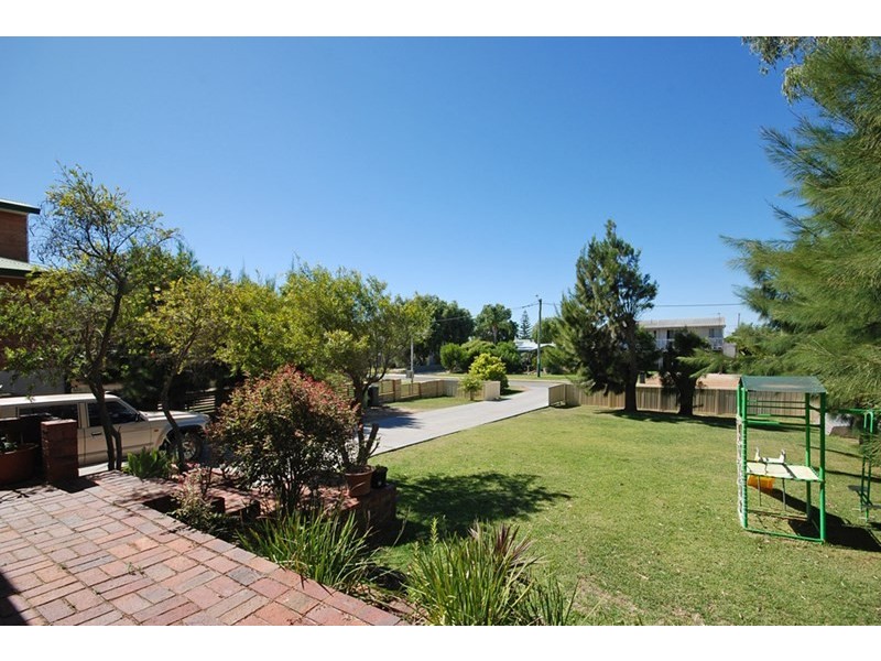 8 Hawaii Road, Jurien Bay WA 6516