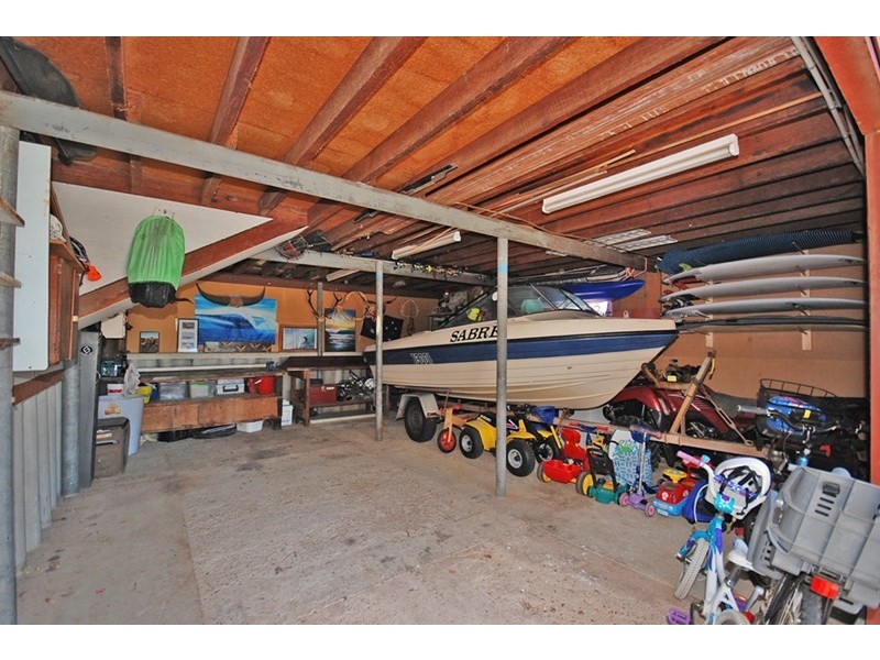 8 Hawaii Road, Jurien Bay WA 6516