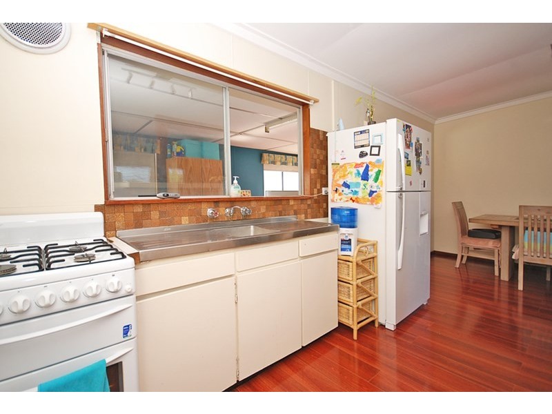 8 Hawaii Road, Jurien Bay WA 6516