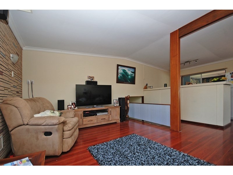 8 Hawaii Road, Jurien Bay WA 6516