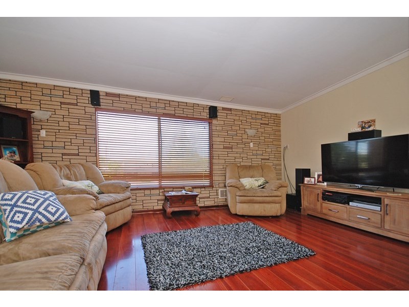 8 Hawaii Road, Jurien Bay WA 6516