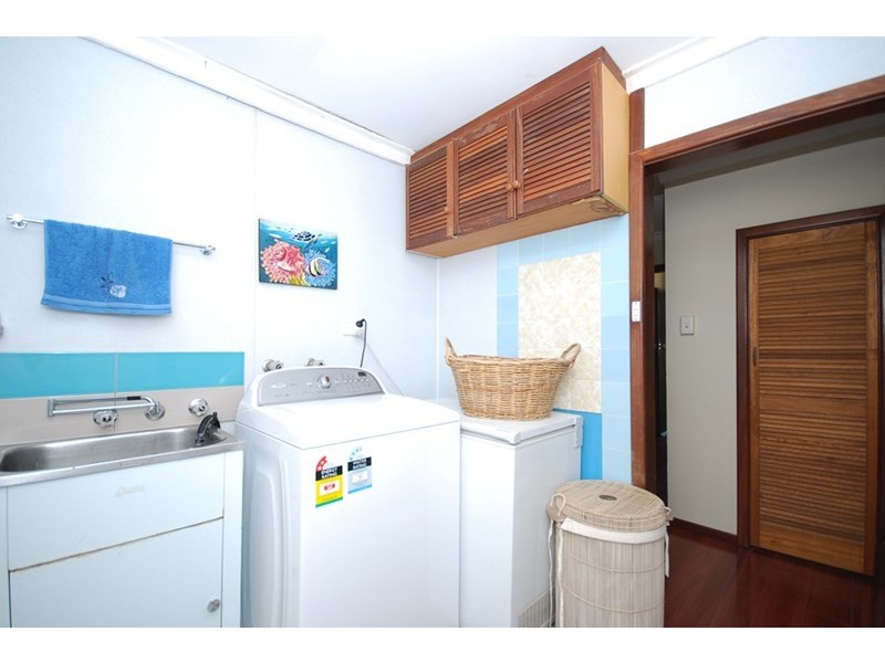 8 Hawaii Road, Jurien Bay WA 6516