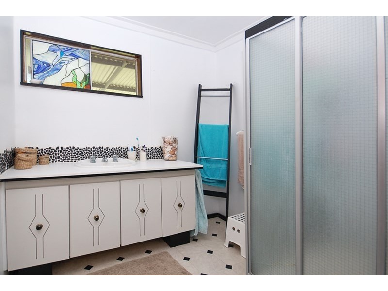 8 Hawaii Road, Jurien Bay WA 6516