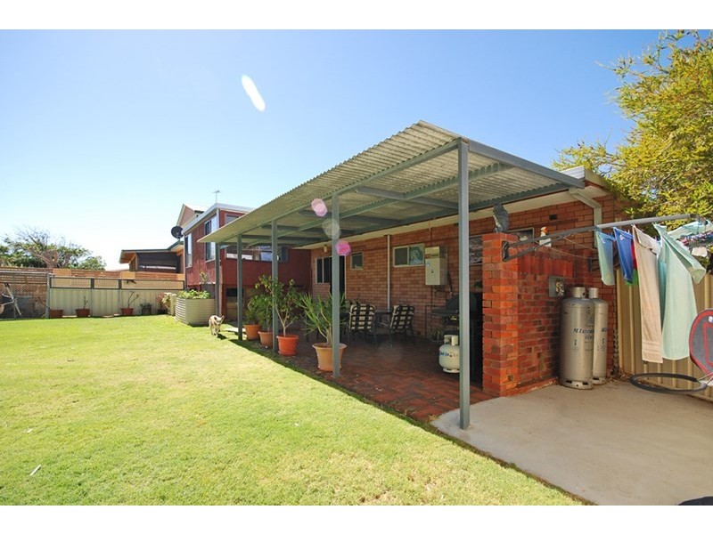 8 Hawaii Road, Jurien Bay WA 6516