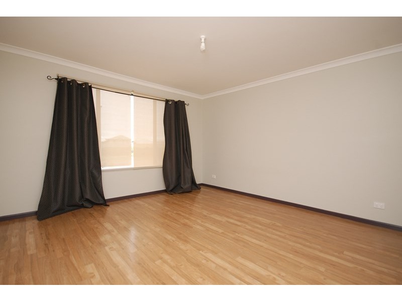 16 Glover Crescent, Green Head WA 6514